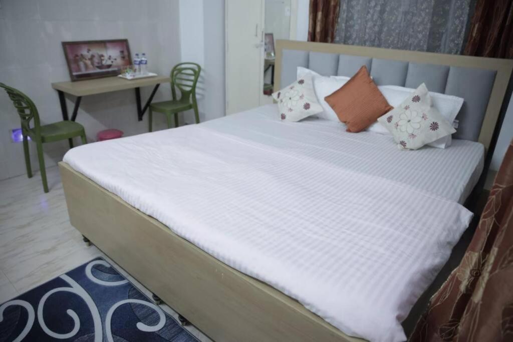 Ap Suite - By Ap Villa'S And Resort'S Ujjain Bagian luar foto