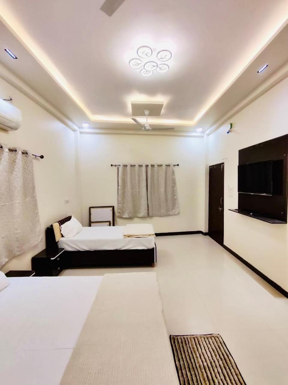 Ap Suite - By Ap Villa'S And Resort'S Ujjain Bagian luar foto