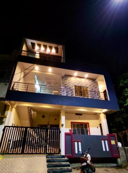 Ap Suite - By Ap Villa'S And Resort'S Ujjain Bagian luar foto