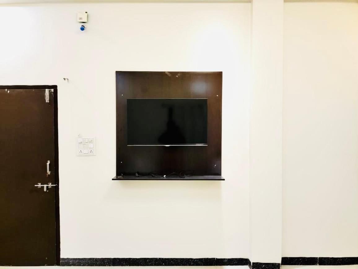 Ap Suite - By Ap Villa'S And Resort'S Ujjain Bagian luar foto