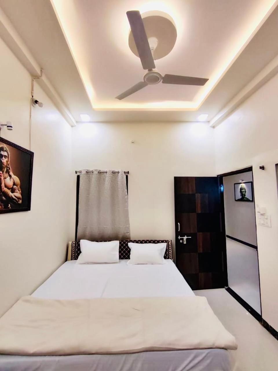 Ap Suite - By Ap Villa'S And Resort'S Ujjain Bagian luar foto